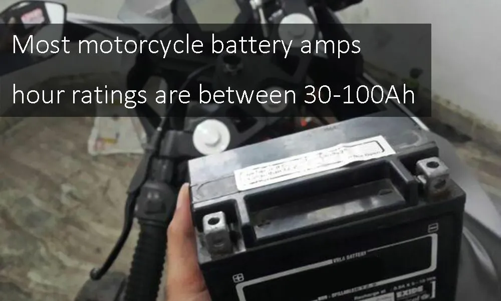 La plupart des batteries de motos ont une capacité en ampères-heures comprise entre 30 et 100 Ah.